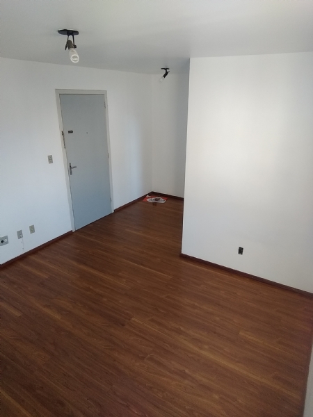 Kit/Jk com 1 quarto, 1 banheiro e 45m² para alugar no bairro Centro, Pelotas