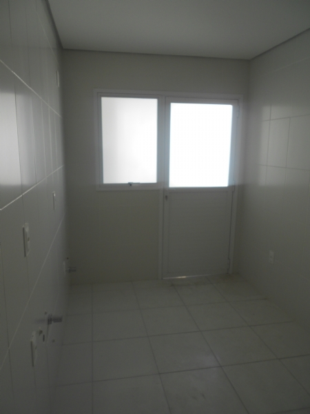 Apartamento com 3 quartos, 2 banheiros e 90m² para alugar no bairro Três Vendas, Pelotas