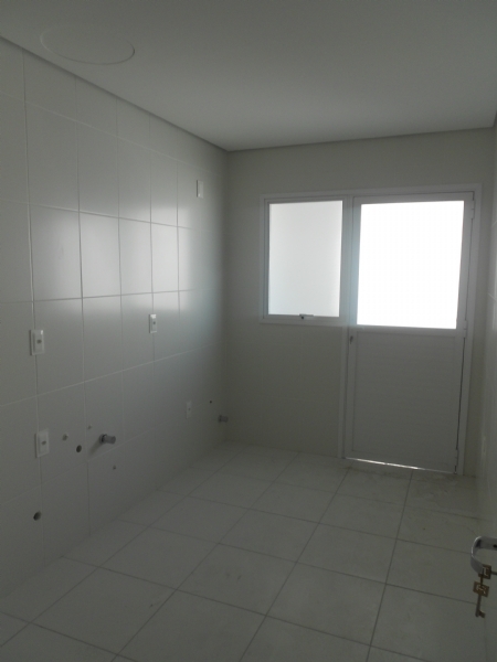 Apartamento com 3 quartos, 2 banheiros e 90m² para alugar no bairro Três Vendas, Pelotas