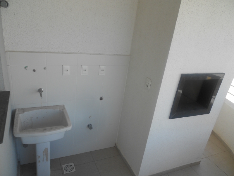 Apartamento com 3 quartos, 2 banheiros e 90m² para alugar no bairro Três Vendas, Pelotas