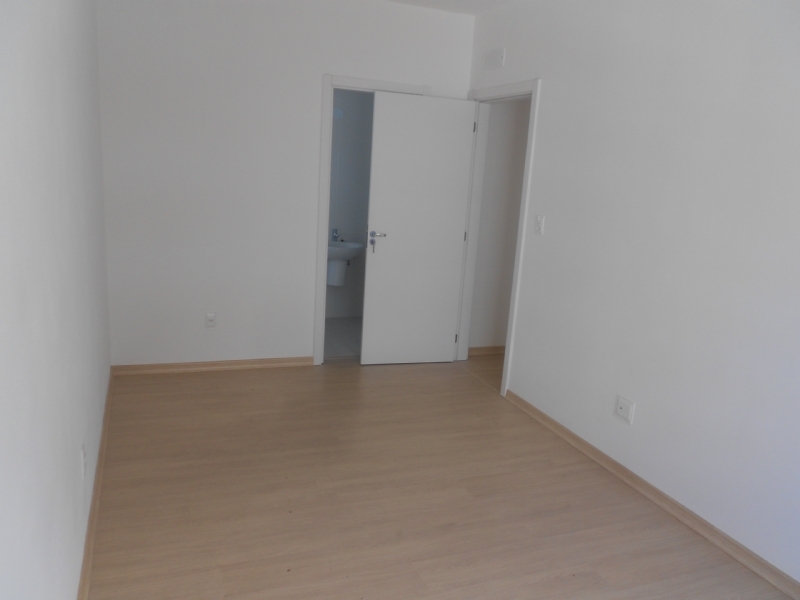Apartamento com 3 quartos, 2 banheiros e 90m² para alugar no bairro Três Vendas, Pelotas