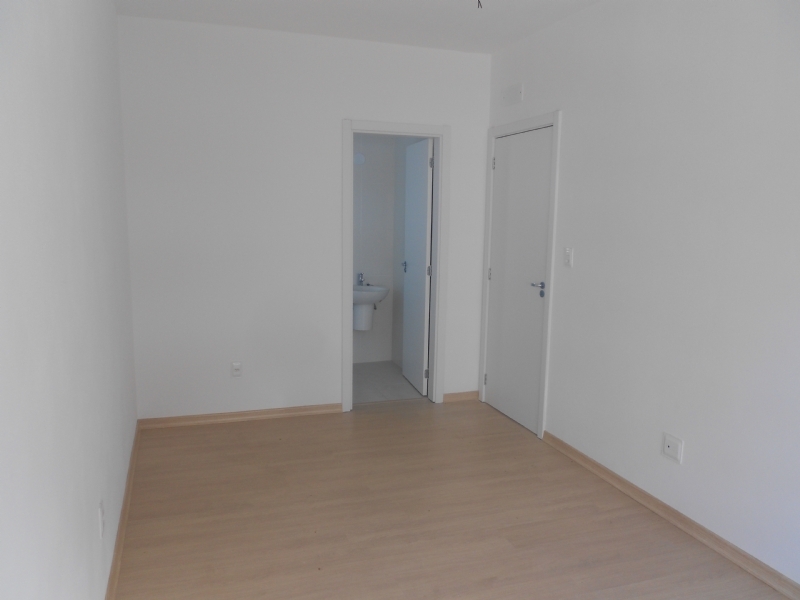 Apartamento com 3 quartos, 2 banheiros e 90m² para alugar no bairro Três Vendas, Pelotas