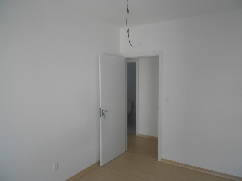 Apartamento com 3 quartos, 2 banheiros e 90m² para alugar no bairro Três Vendas, Pelotas