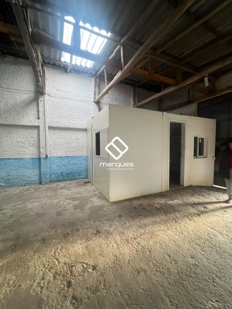 Pavilhão com 1 banheiro e 300m² para alugar no bairro Três Vendas, Pelotas