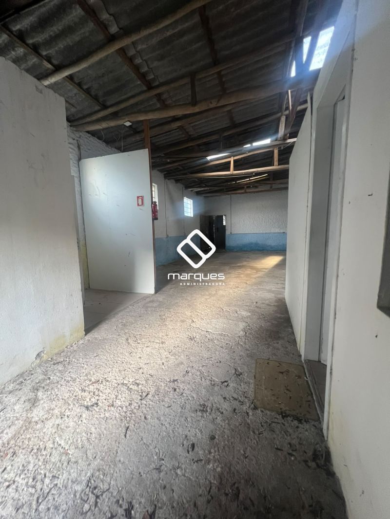 Pavilhão com 1 banheiro e 300m² para alugar no bairro Três Vendas, Pelotas