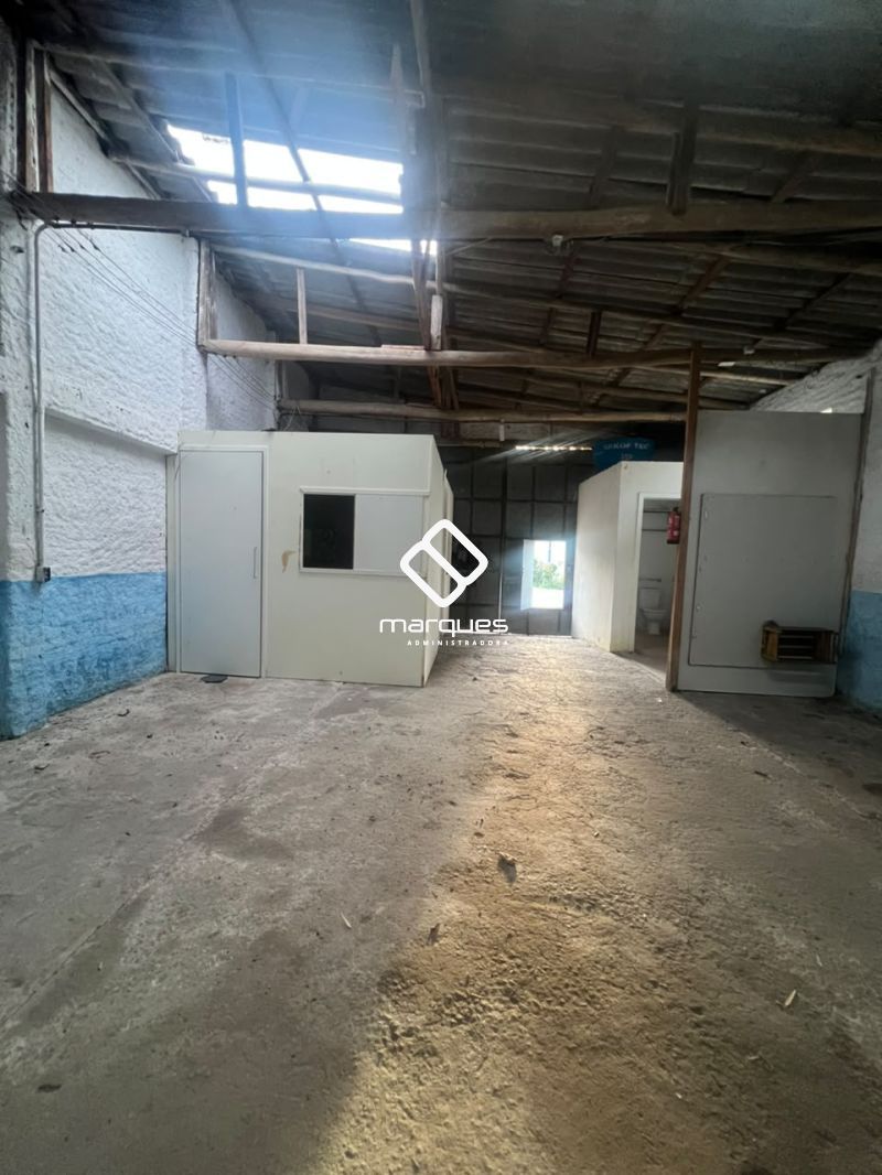 Pavilhão com 1 banheiro e 300m² para alugar no bairro Três Vendas, Pelotas