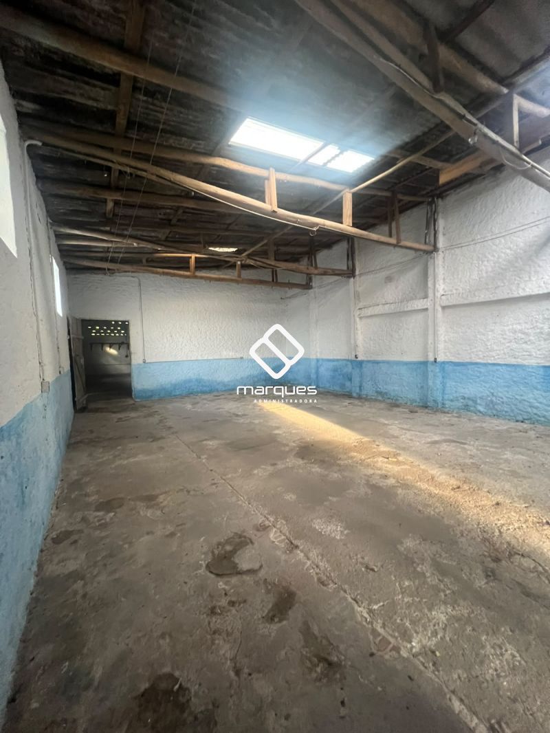 Pavilhão com 1 banheiro e 300m² para alugar no bairro Três Vendas, Pelotas