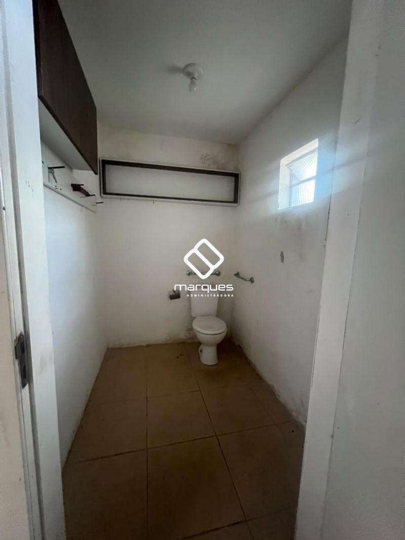 Pavilhão com 1 banheiro e 300m² para alugar no bairro Três Vendas, Pelotas