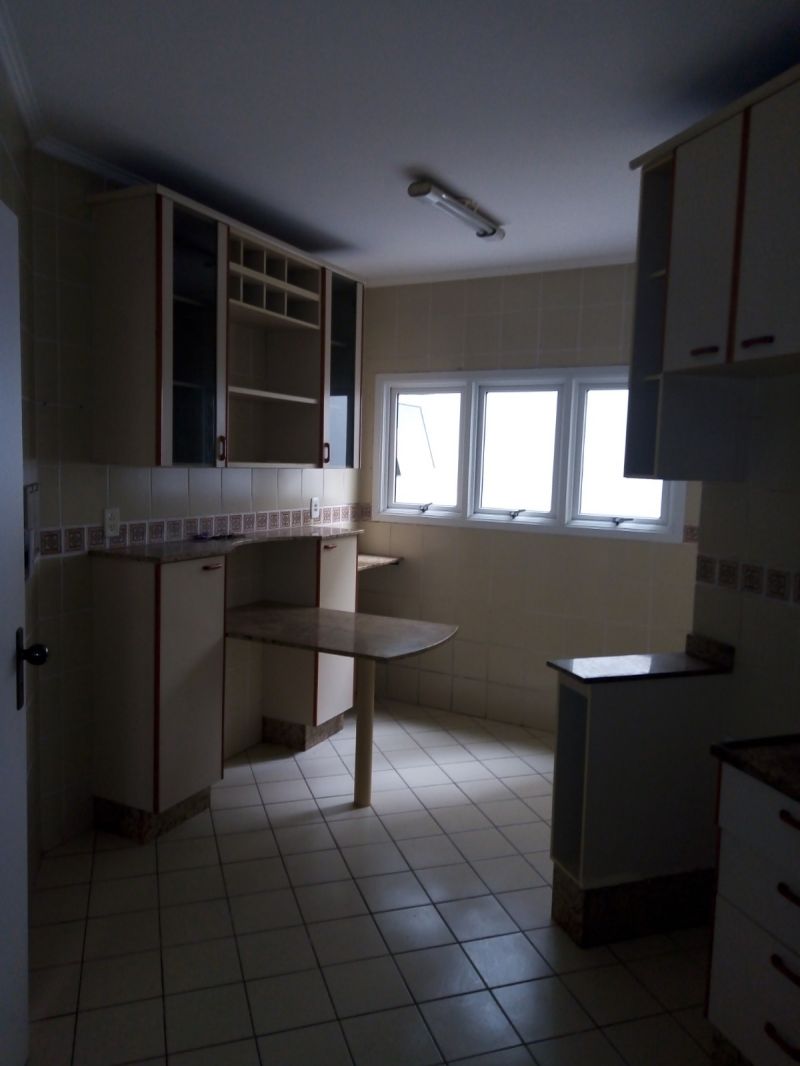 Apartamento com 2 quartos, 2 banheiros e 100m² para alugar no bairro Centro, Pelotas