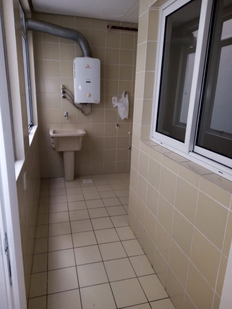 Apartamento com 2 quartos, 2 banheiros e 100m² para alugar no bairro Centro, Pelotas