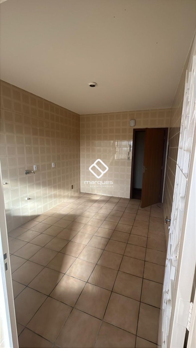 Apartamento com 3 quartos, 2 banheiros e 100m² para alugar no bairro Centro, Pelotas