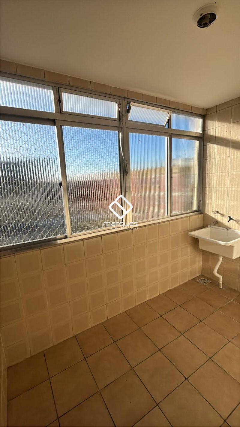 Apartamento com 3 quartos, 2 banheiros e 100m² para alugar no bairro Centro, Pelotas