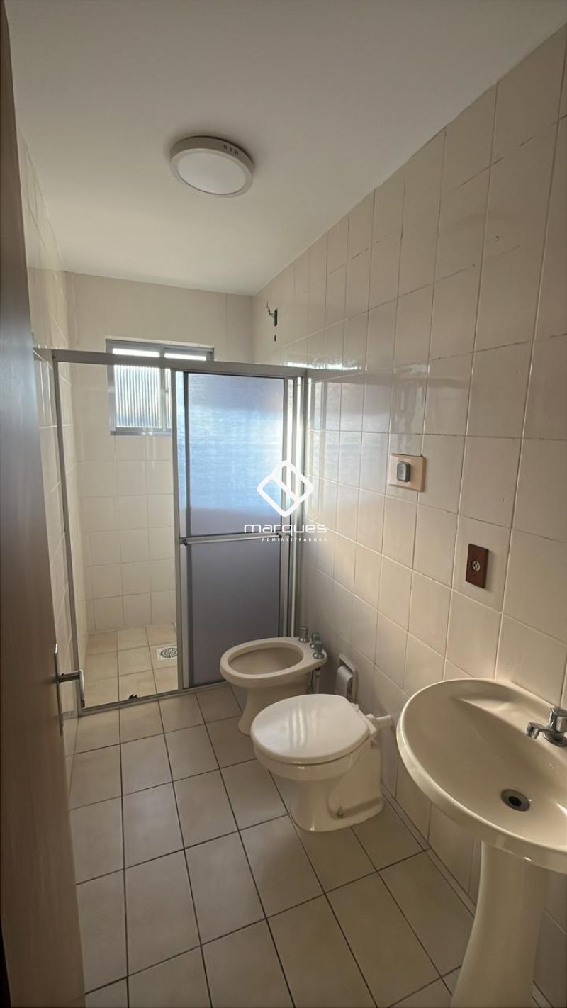 Apartamento com 3 quartos, 2 banheiros e 100m² para alugar no bairro Centro, Pelotas