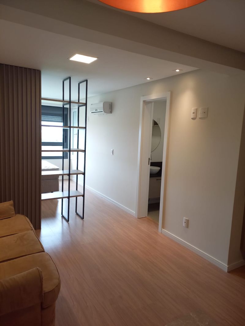 Apartamento com 1 quarto, 1 banheiro e 60m² para alugar no bairro Laranjal, Pelotas