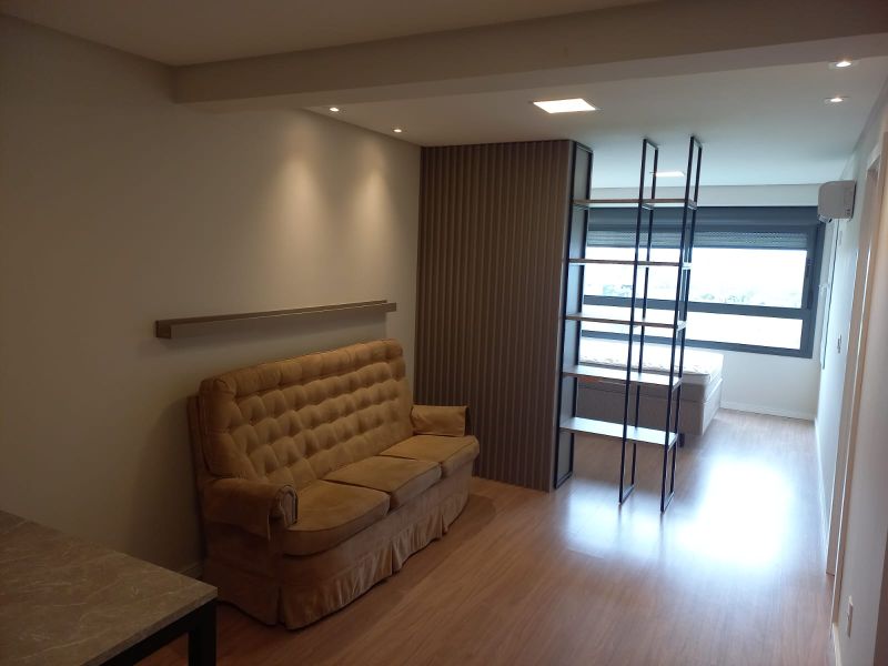 Apartamento com 1 quarto, 1 banheiro e 60m² para alugar no bairro Laranjal, Pelotas