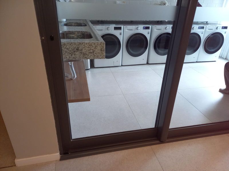 Apartamento com 1 quarto, 1 banheiro e 60m² para alugar no bairro Laranjal, Pelotas