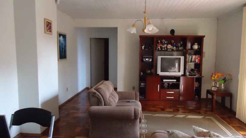 Casa com 2 quartos, 1 banheiro e 143m² à venda no bairro Laranjal, Pelotas