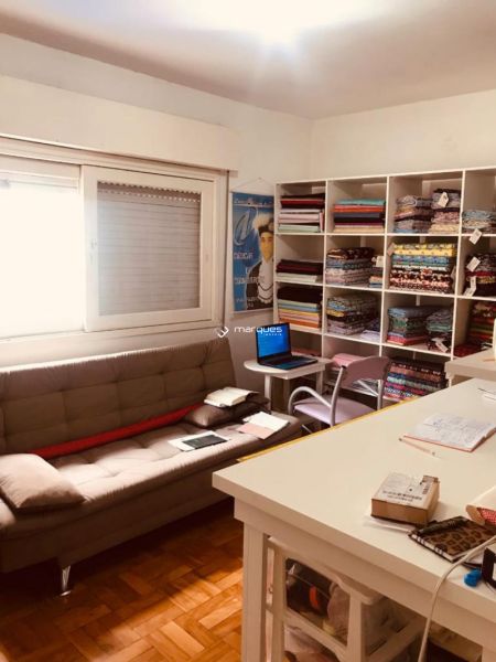 Casa com 4 quartos, 2 banheiros e 219m² à venda no bairro Centro, Pelotas