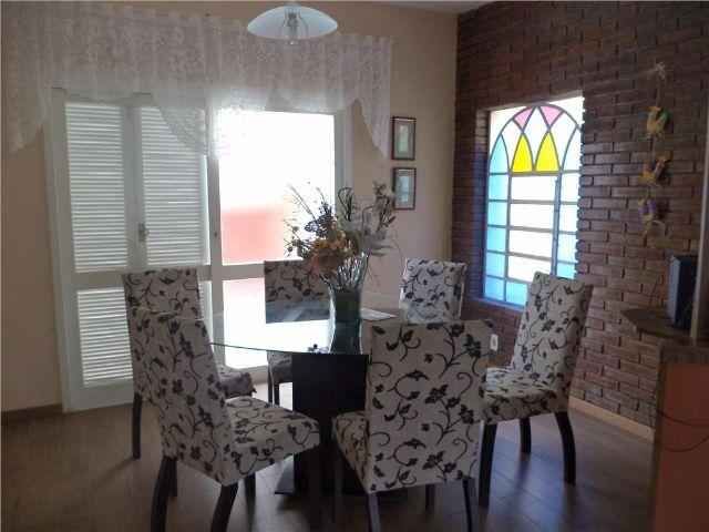 Casa com 4 quartos, 2 banheiros e 219m² à venda no bairro Centro, Pelotas