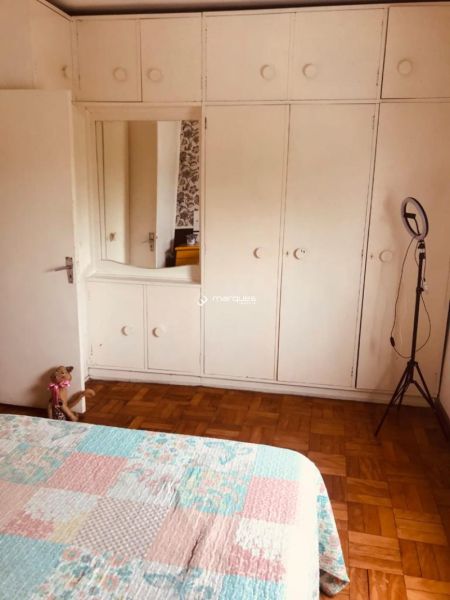 Casa com 4 quartos, 2 banheiros e 219m² à venda no bairro Centro, Pelotas