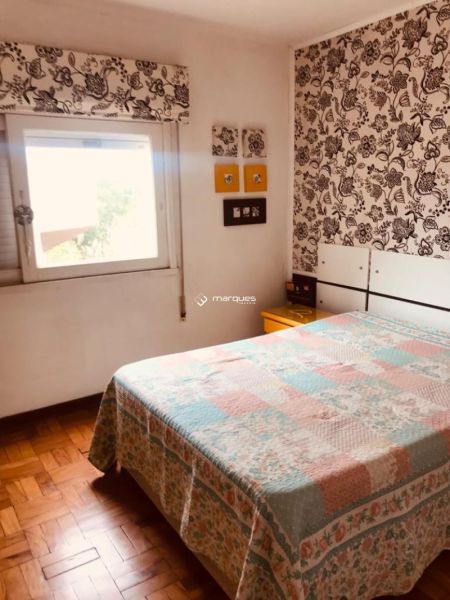 Casa com 4 quartos, 2 banheiros e 219m² à venda no bairro Centro, Pelotas