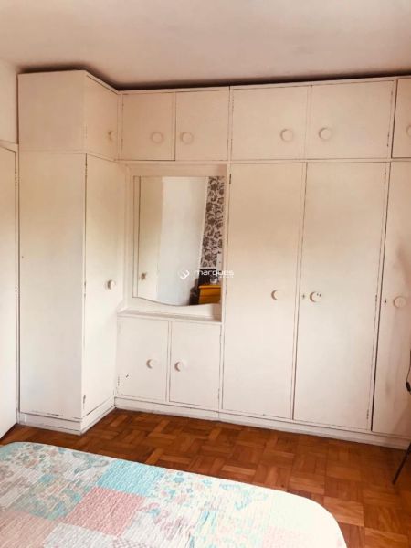 Casa com 4 quartos, 2 banheiros e 219m² à venda no bairro Centro, Pelotas