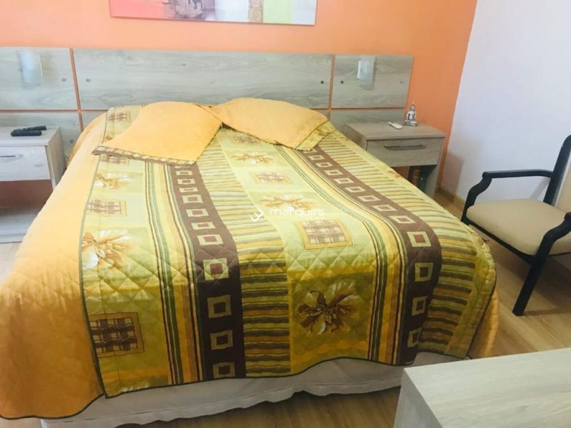 Casa com 4 quartos, 2 banheiros e 219m² à venda no bairro Centro, Pelotas