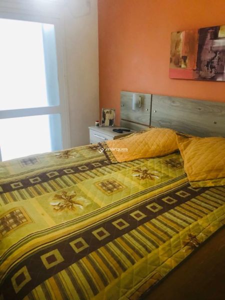 Casa com 4 quartos, 2 banheiros e 219m² à venda no bairro Centro, Pelotas