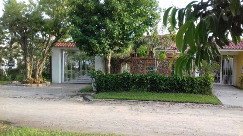 Casa com 3 quartos, 2 banheiros e 174m² à venda no bairro Laranjal, Pelotas
