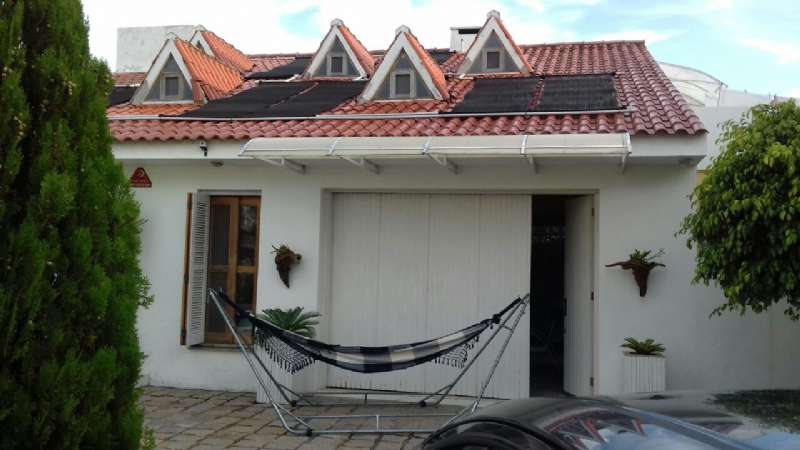 Casa com 3 quartos, 2 banheiros e 174m² à venda no bairro Laranjal, Pelotas