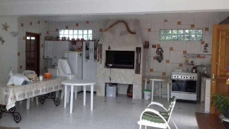 Casa com 3 quartos, 2 banheiros e 174m² à venda no bairro Laranjal, Pelotas
