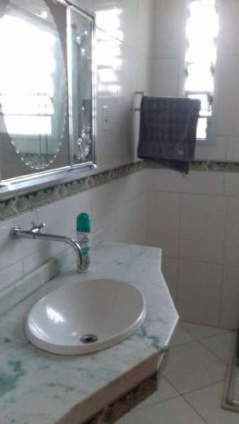 Casa com 3 quartos, 2 banheiros e 174m² à venda no bairro Laranjal, Pelotas
