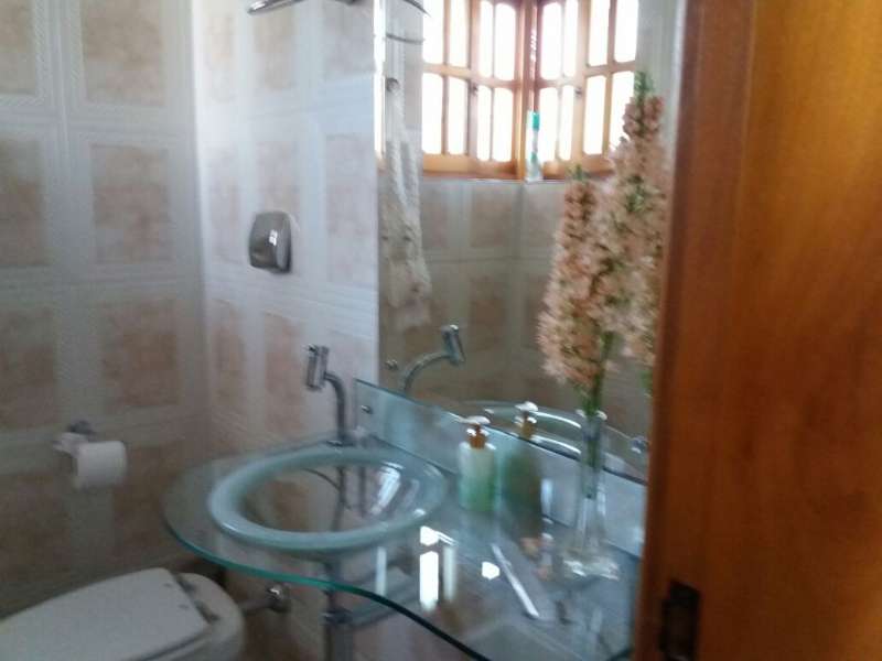 Casa com 3 quartos, 2 banheiros e 174m² à venda no bairro Laranjal, Pelotas