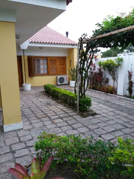 Casa com 3 quartos, 2 banheiros e 174m² à venda no bairro Laranjal, Pelotas