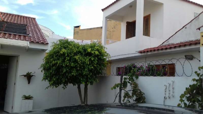 Casa com 3 quartos, 2 banheiros e 174m² à venda no bairro Laranjal, Pelotas