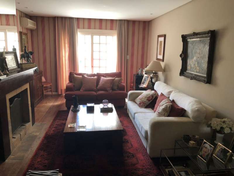 Sobrado com 3 quartos, 3 banheiros e 380m² à venda no bairro Centro, Pelotas