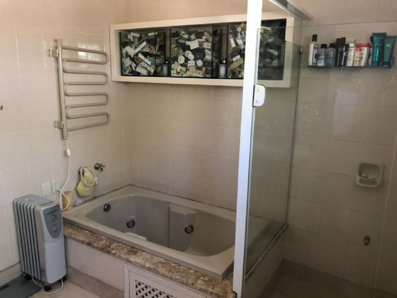 Sobrado com 3 quartos, 3 banheiros e 380m² à venda no bairro Centro, Pelotas