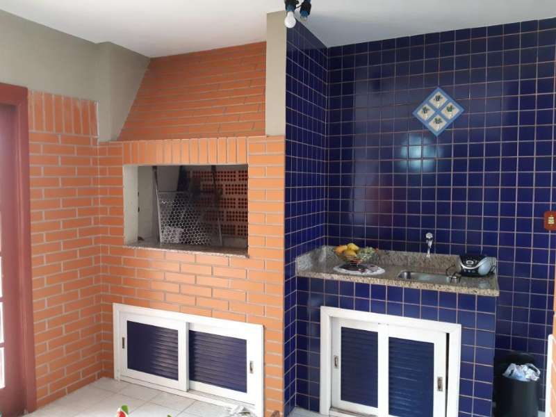Sobrado com 3 quartos, 2 banheiros e 429m² à venda no bairro Centro, Pelotas