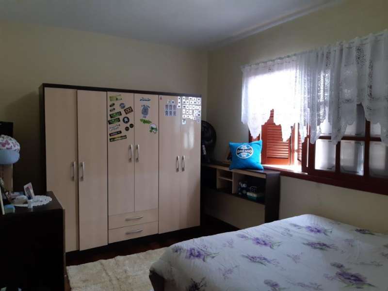 Sobrado com 3 quartos, 2 banheiros e 429m² à venda no bairro Centro, Pelotas