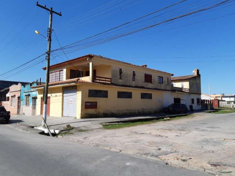 Sobrado com 3 quartos, 2 banheiros e 429m² à venda no bairro Centro, Pelotas