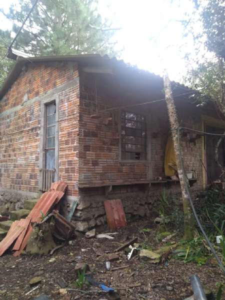 Sítio com 6 quartos, 2 banheiros e 2000m² à venda no bairro Fragata, Pelotas
