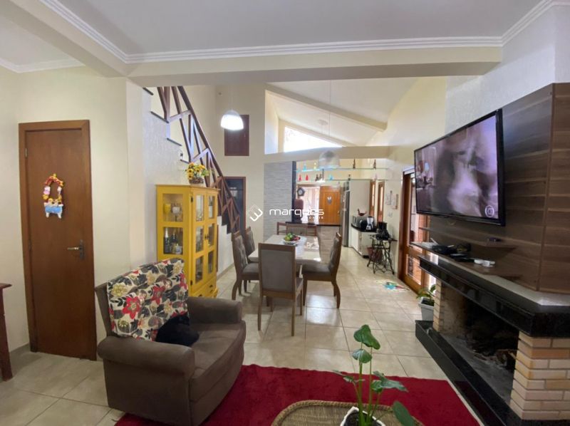 Casa com 3 quartos, 3 banheiros e 180m² à venda no bairro Laranjal, Pelotas