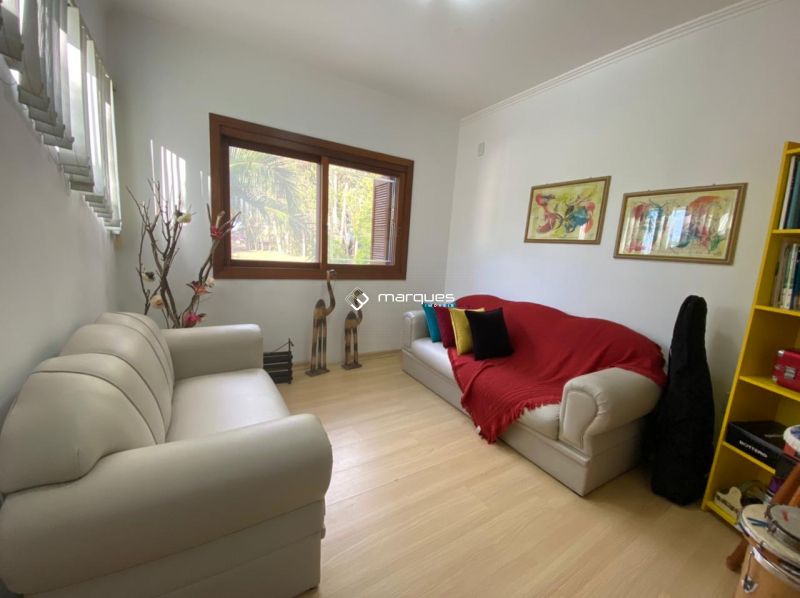 Casa com 3 quartos, 3 banheiros e 180m² à venda no bairro Laranjal, Pelotas