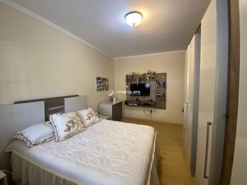 Casa com 3 quartos, 3 banheiros e 180m² à venda no bairro Laranjal, Pelotas