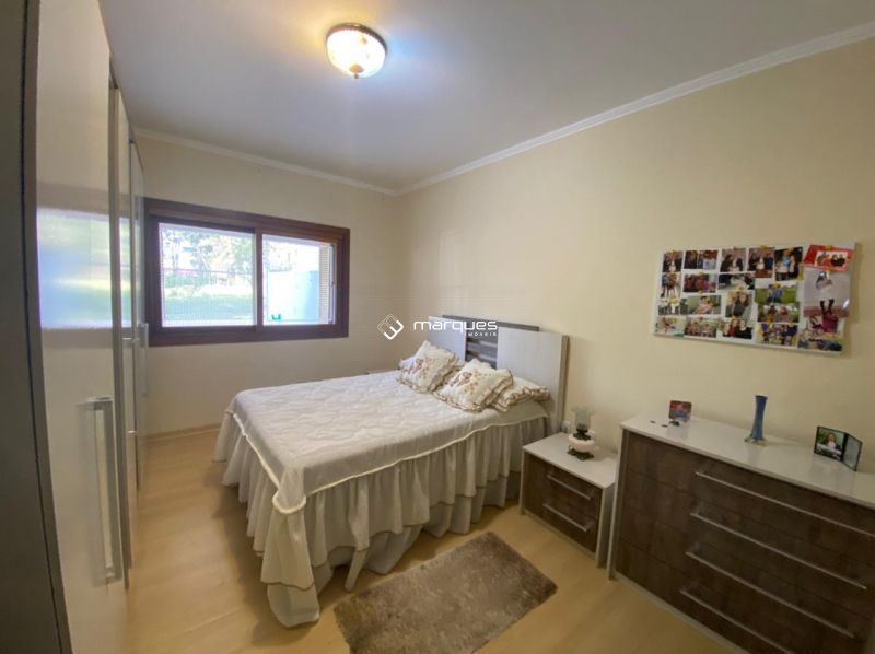 Casa com 3 quartos, 3 banheiros e 180m² à venda no bairro Laranjal, Pelotas