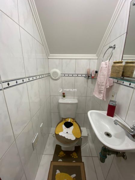 Casa com 3 quartos, 3 banheiros e 180m² à venda no bairro Laranjal, Pelotas