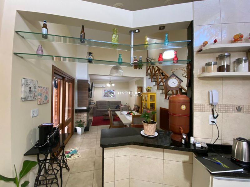 Casa com 3 quartos, 3 banheiros e 180m² à venda no bairro Laranjal, Pelotas