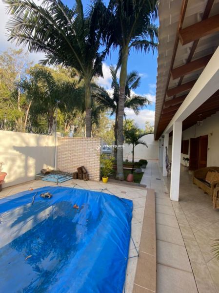Casa com 3 quartos, 3 banheiros e 180m² à venda no bairro Laranjal, Pelotas