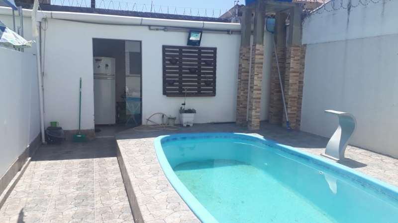 Casa com 2 quartos, 2 banheiros e 140m² à venda no bairro Laranjal, Pelotas