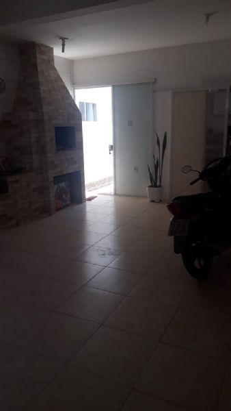 Casa com 2 quartos, 2 banheiros e 140m² à venda no bairro Laranjal, Pelotas